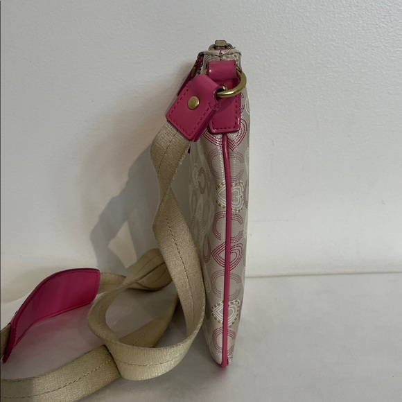 Coach Crossbody Heart Swingpack - Picture 4 of 17